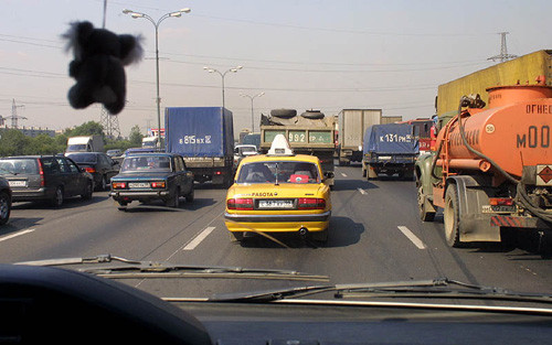 Recesiune, recesiune, dar rusii se plimba in taxiuri de lux