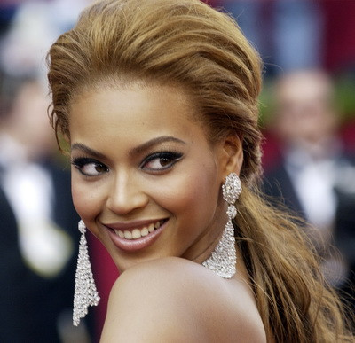 Beyonce ia atitudine. Cica ea nu falseaza!