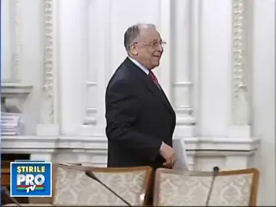 Iliescu il ataca pe seful statului: Basescu a bagat lumea in sperieti