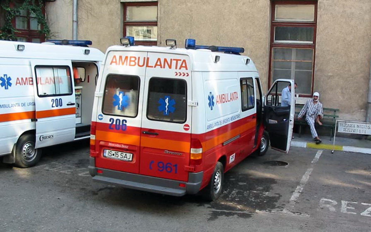 Iasi: 11 raniti, dupa ce un microbuz a fost izbit in plin de o masina