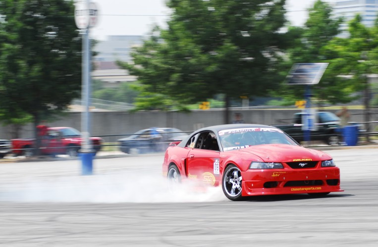 Show incendiar plin de adrenalina! Cascadorii unguri au facut spectacol