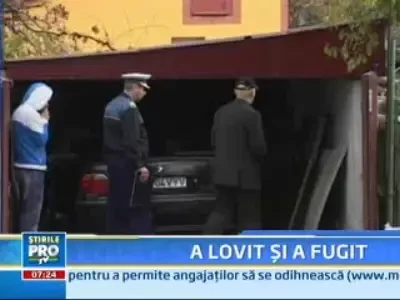 A lovit cu limuzina doi oameni pe trotuar, apoi a fugit