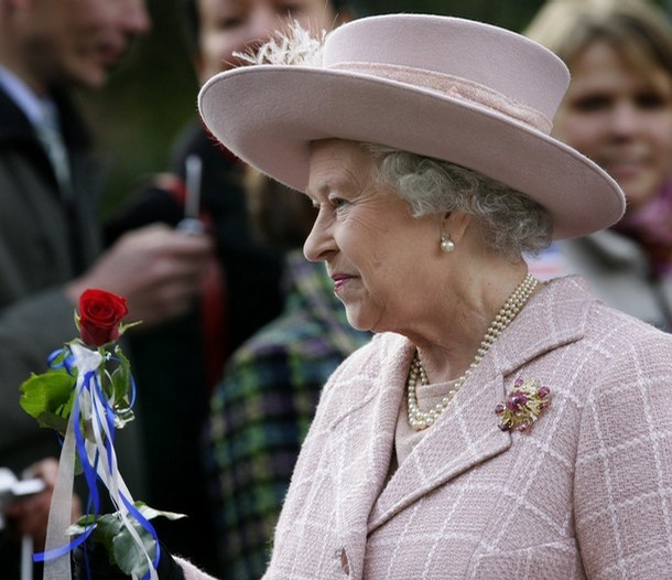 Regina Marii Britanii doneaza bani victimelor incendiilor din Austalia