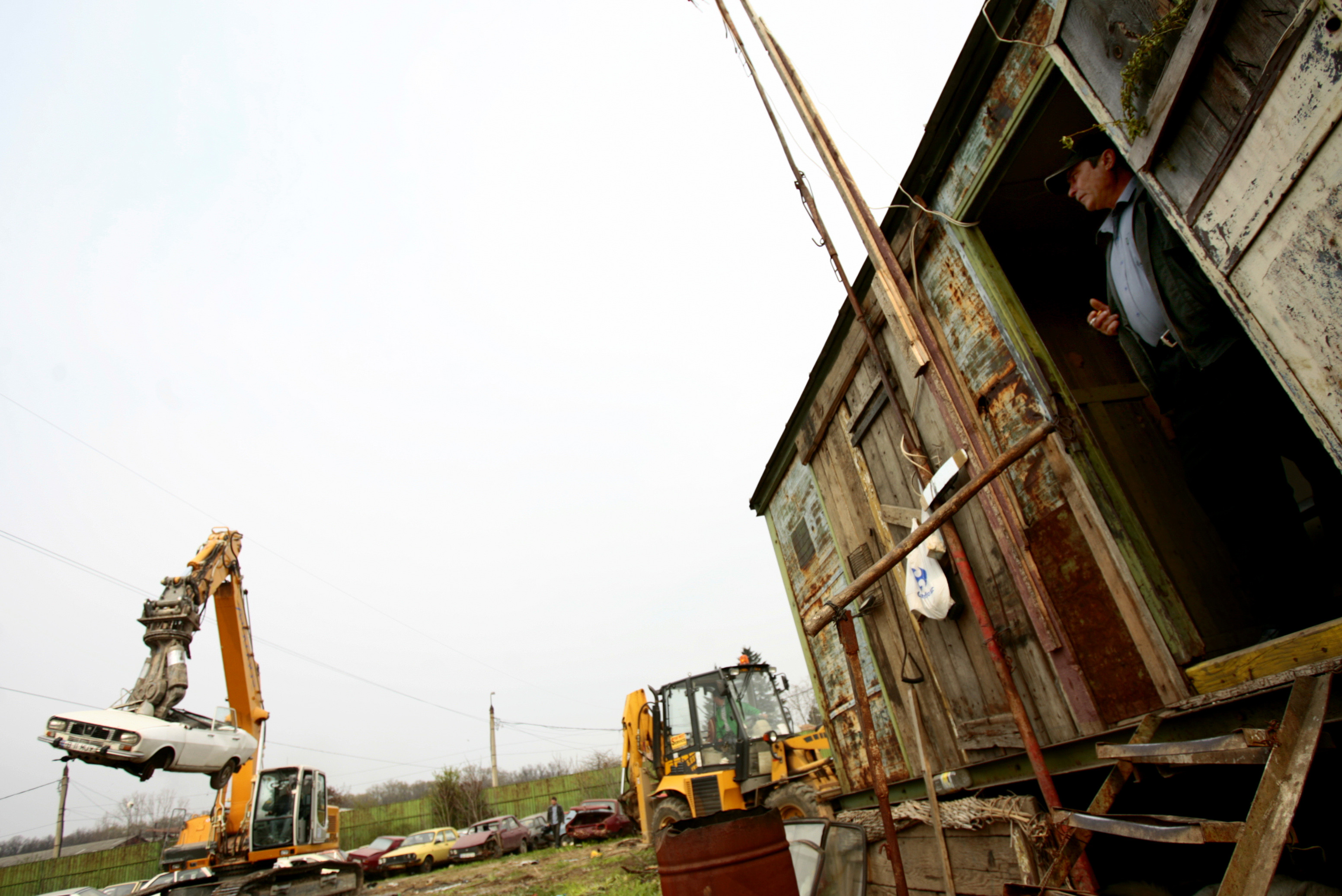 Prefera sa-si abandoneze masinile ridicate decat sa plateasca