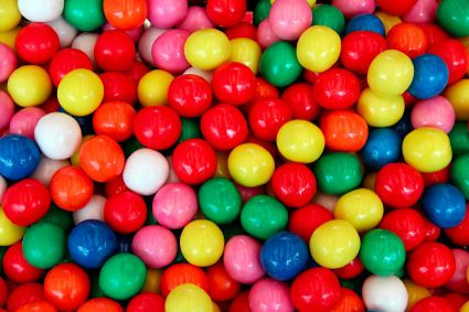 Elevilor unui liceu din Targu Jiu li s-a interzis sa mestece guma in scoala.Motivul este incredibil