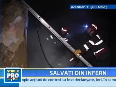 Situatie disperata pentru o familie din Arges! Focul le-a distrus casa