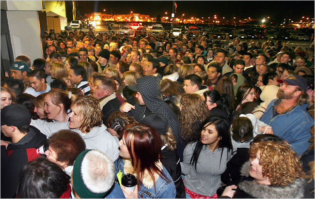 S-au calcat in picioare sa prinda o reducere, in Vinerea Neagra!