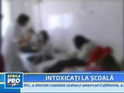 Un elev a dat cu spray paralizant la scoala si a intoxicat 20 de copii