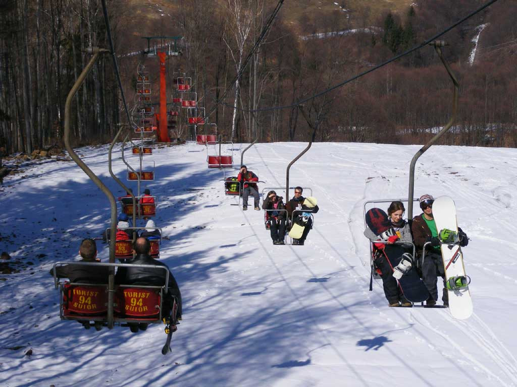 Tu unde iti petreci Revelionul? Daca vrei sa fii la munte in noaptea dintre ani, grabeste-te!