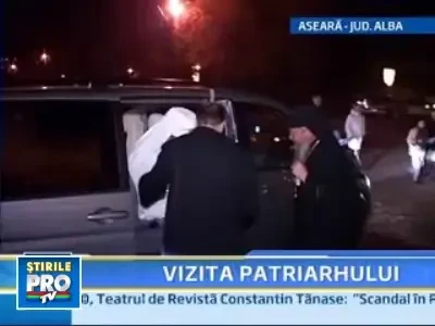 Preafericitul Daniel, intampinat de zeci de credinciosi la Alba Iulia