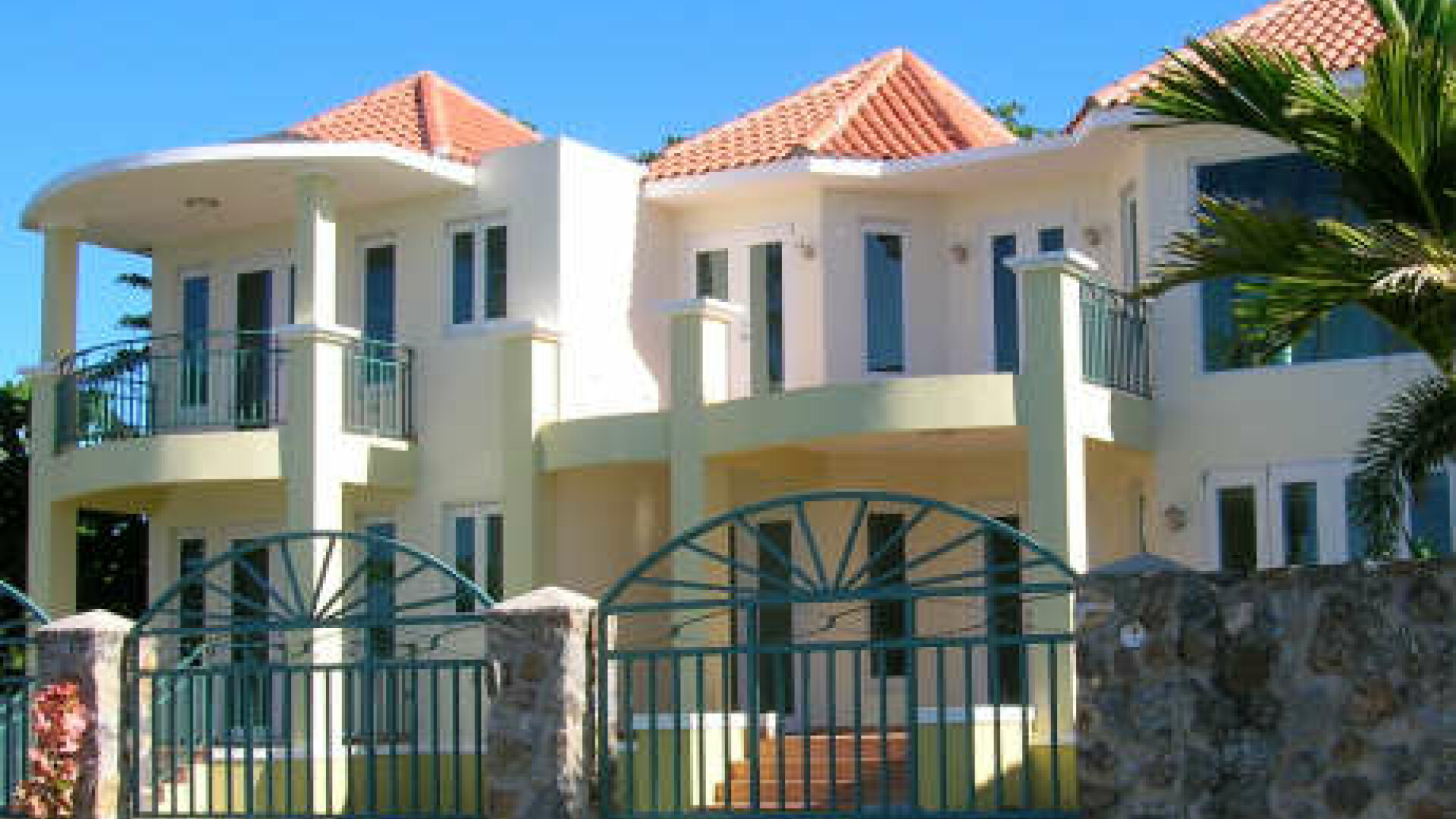 1 Decembrie: Afacerea buna trece criza rea!