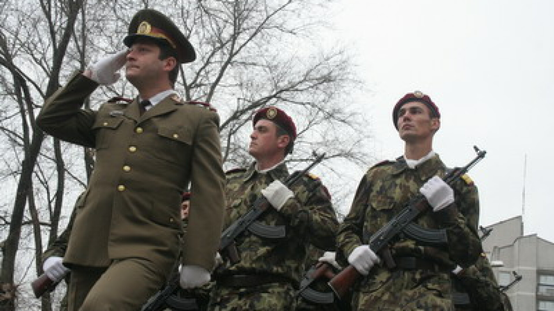 Vremea le-a jucat feste! Parada de 1 Decembrie fara avioane