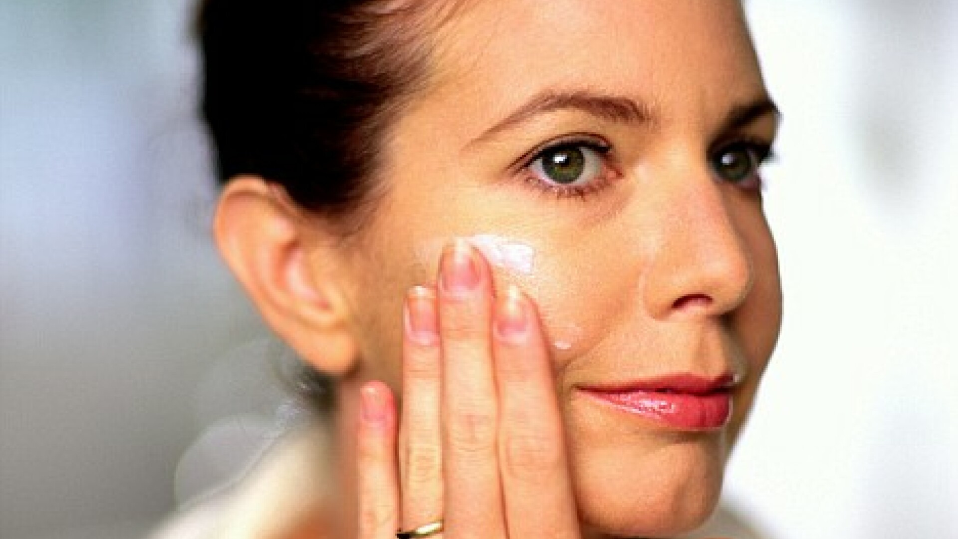 Parabenii, pe lista neagra a substantelor cosmetice. Ar putea fi interzisi