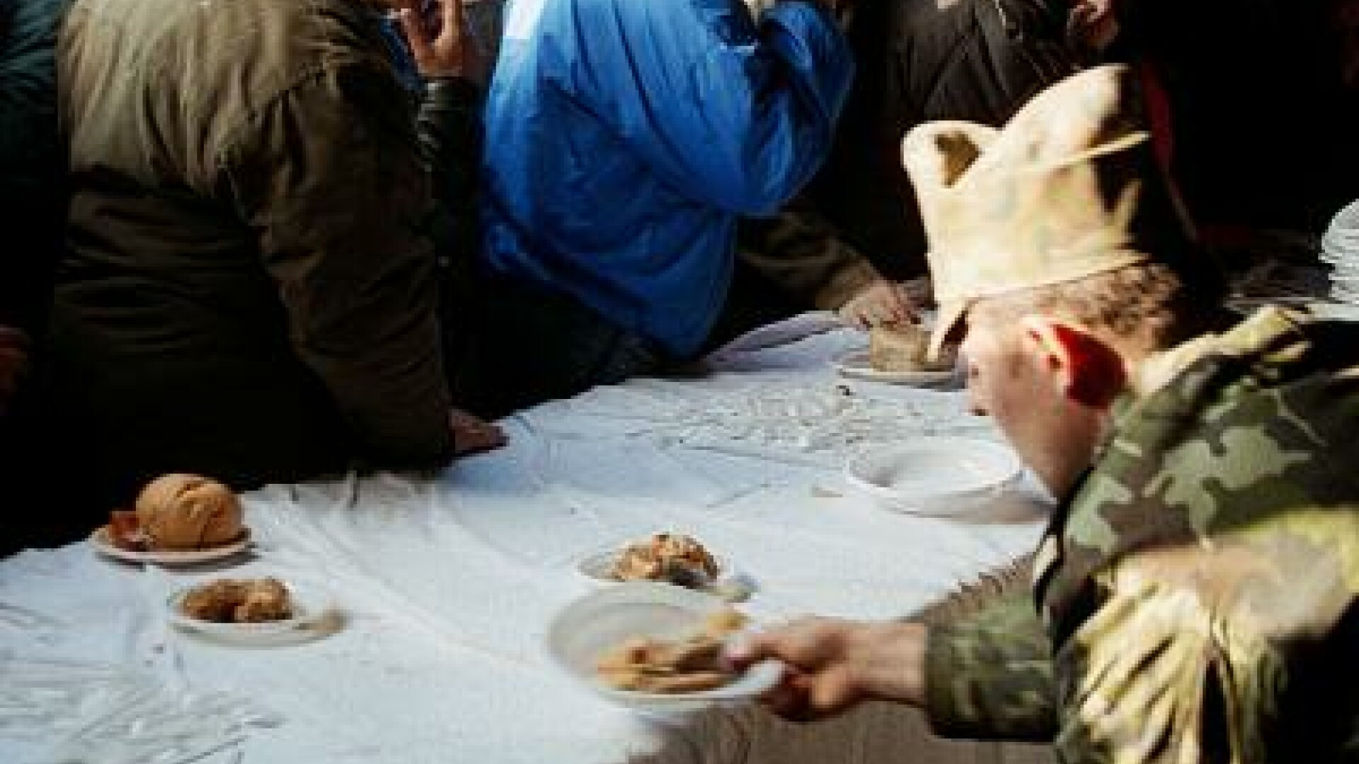 1 Decembrie: 1.000 de oameni din Targu Jiu au servit masa la restaurant