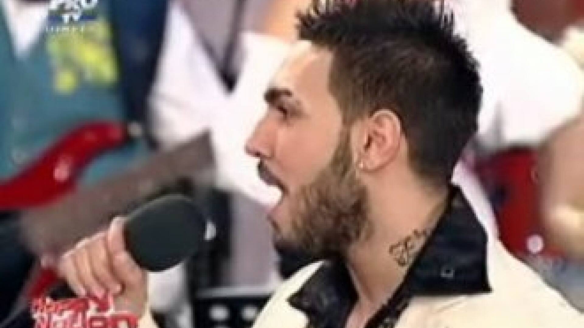 Alex s-a transformat in Nicolae Guta la Happy Hour!