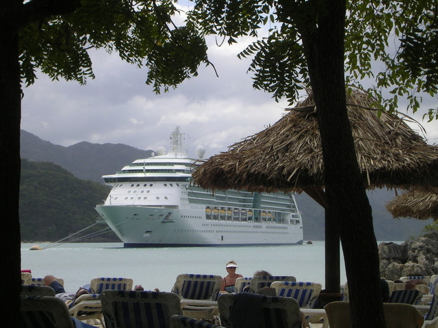 Carusel, patinoar si un spa, toate pe cel mai mare vas de croaziera!