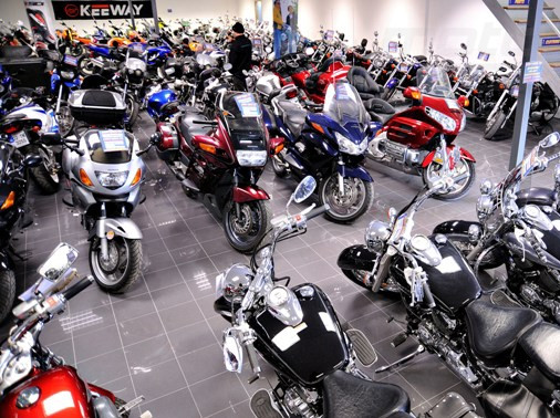 Criza economica muta soferii pe scutere