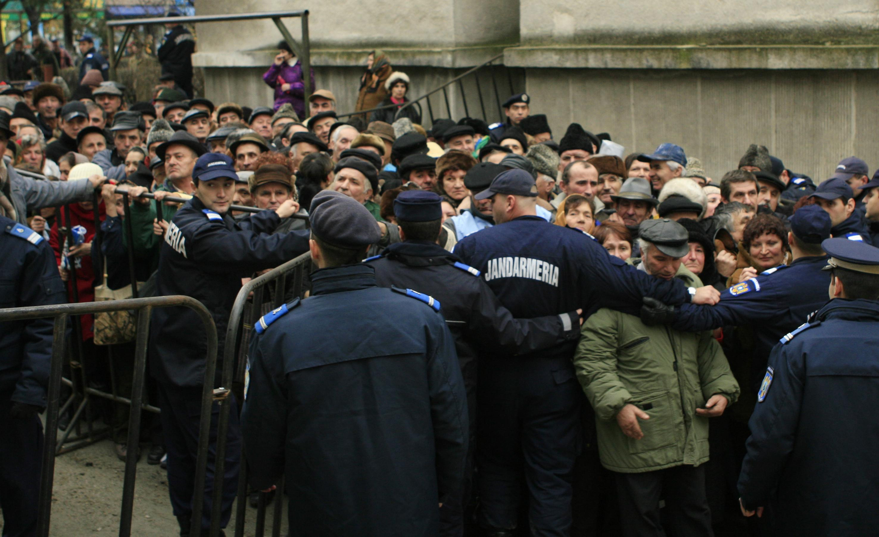Gata sa-si dea zilele pentru un bilet la tratament, pe bani putini!