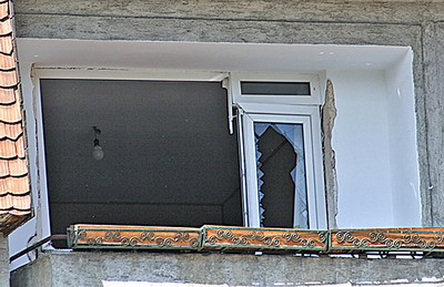 I-a explodat apartamentul in momentul in care a dat cu spray de gandaci!