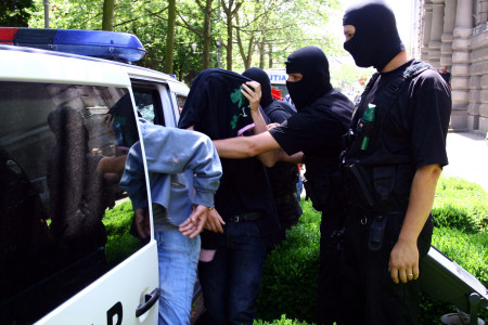 Politistii din Dej l-au retinut pe barbatul care si-a injunghiat iubitul