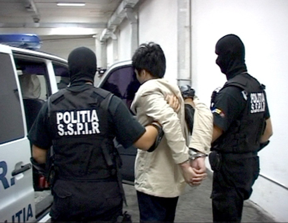 Abuzata iar apoi ucisa pentru un pumn de bani si bijuterii