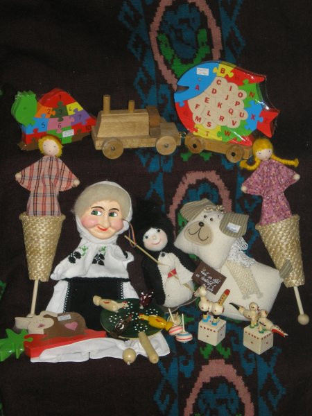 Mos Nicolae se aprovizioneaza de la targ!