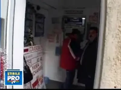 Au furat un seif cu ajutorul unui tomberon cu rotile!