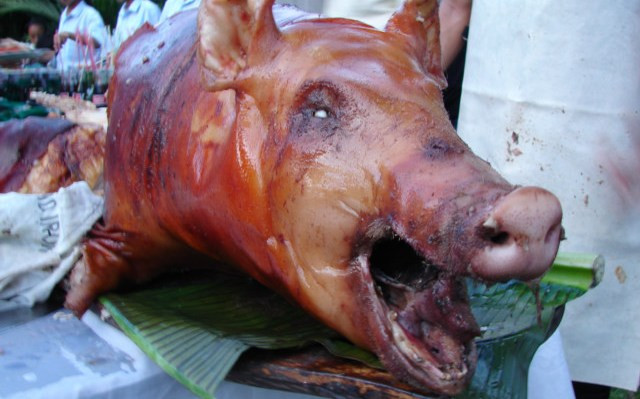 Macelarii ghicesc in carnea de porc mai ceva ca in ghioc!