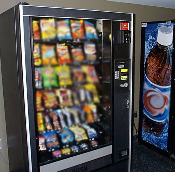 Bomboane expirate de cinci ani si ceai cu furnici in automatele din Spitalul de Copii Brasov