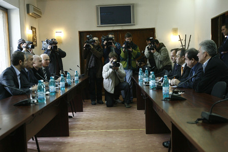 PNL cere premierul si promite sustinerea lui Basescu la prezidentiale