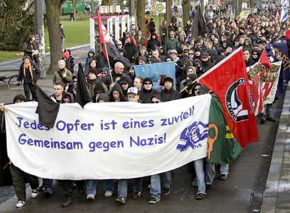 Confruntari violente la Berlin, intre politie si activistii de stanga