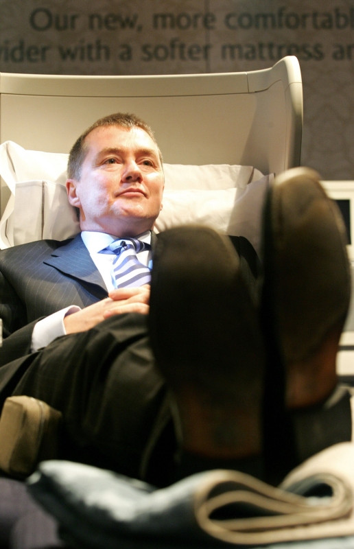 Guvernul face economie: mai putine curse la clasa business pentru demnitari