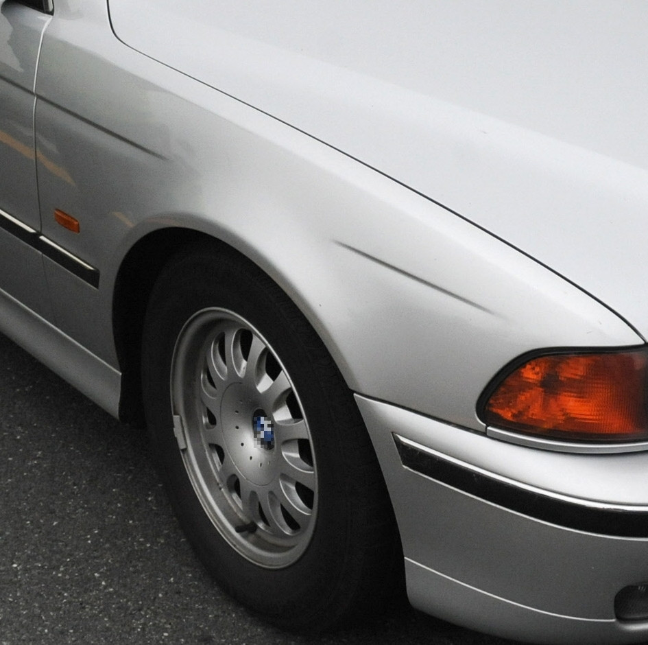 Cu toporul si sabia la volan! La numai 13 ani!