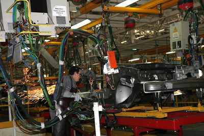 Situatie exploziva, la propriu, intr-o fabrica auto din Franta