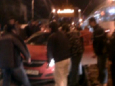 A crezut ca scapa de aglomeratie daca o ia pe linia de tramvai. S-a inselat