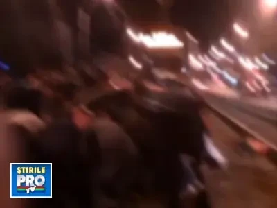 A crezut ca scapa de aglomeratie daca o ia pe linia de tramvai. S-a inselat