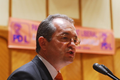 Mama lui Boc: Fiul meu nu ridica fustele fetelor la scoala