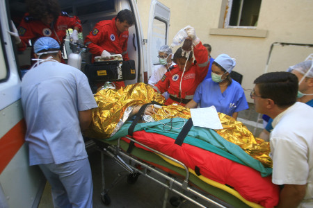 Si-a dat foc in fata apartamentului iubitei! Ca s-o convinga sa il ierte