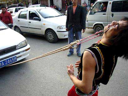 Socant! Misca masinile cu ajutorul pleoapelor!