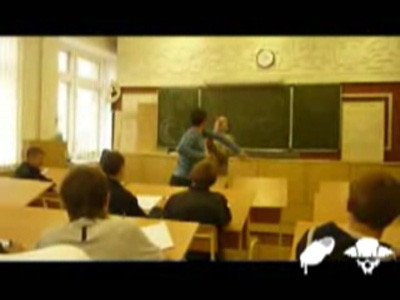 Dezbatere: cum ripostezi in cazul in care esti lovit de un profesor?