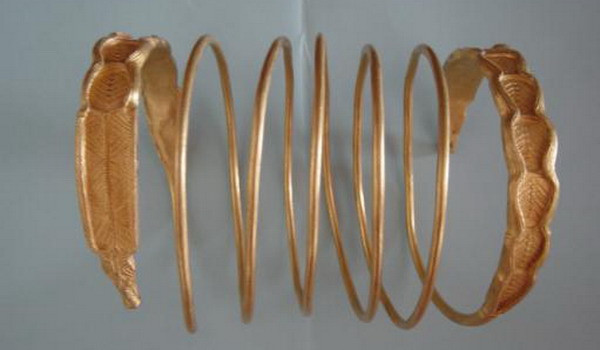 Bratara dacica din aur, recuperata dupa 8 ani