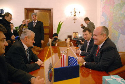 Taxe mari pentru cei care tranziteaza Bucurestiul si sosele suspendate