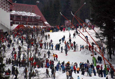 Distractie la foc continuu pentru turistii de pe Valea Prahovei