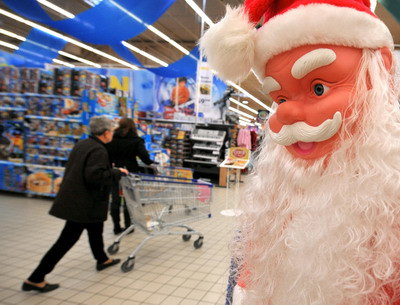 Bucurestenii, dependenti de cumparaturi! Magazinele sunt pline si noaptea!