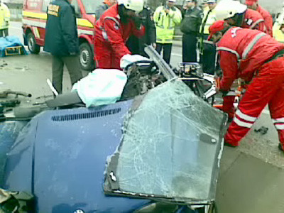 A intrat cu masina intr-un magazin, din cauza unei soferite neatente!