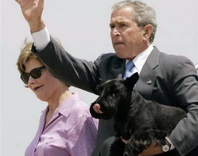 Barney si Miss Beazley in ultima reprezentatie de Craciun, la Casa Alba