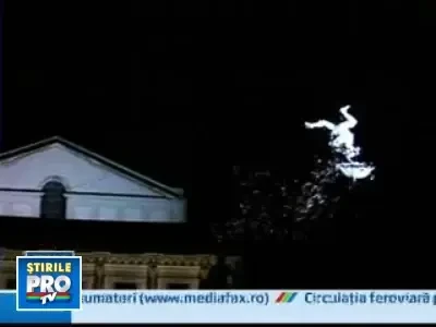 A nins cu fulgi de gaina deasupra Palatului Regal din Madrid!