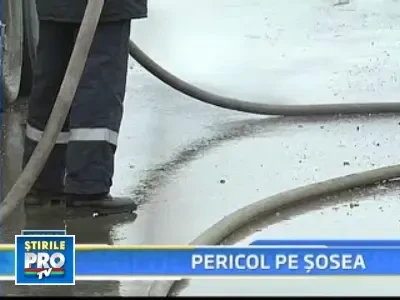 Pericol de explozie in Ilfov dupa ce un tir s-a rasturnat pe sosea