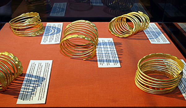 Ultimele bratari dacice recuperate de statul roman din Germania si America, expuse la muzeul din Alba Iulia