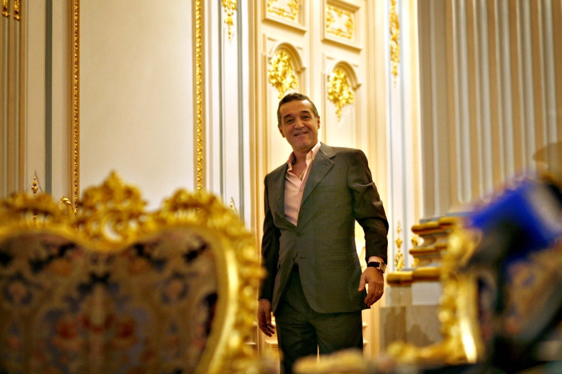 Gigi Becali striga: "Adio, viata publica!" Cine il crede?